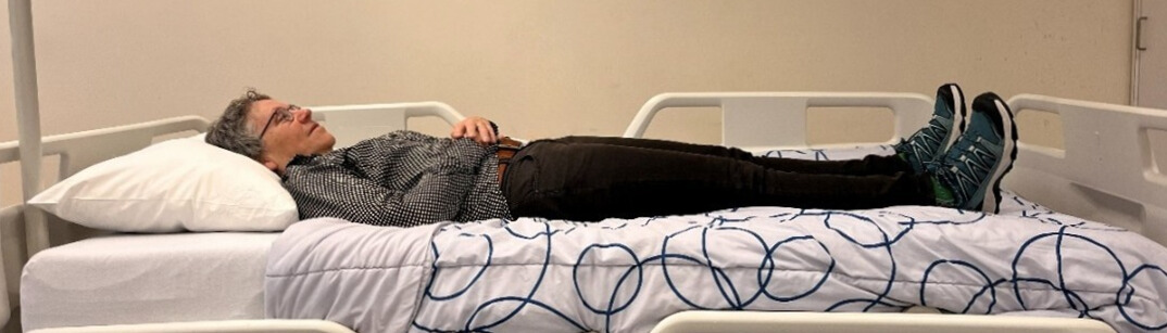 Kophalsprothese oefening span bilspieren aan