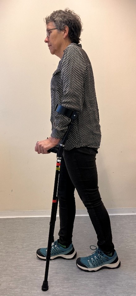 Lopen met elleboogkrukken 2