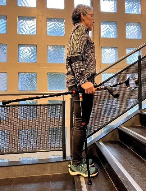 Trap op lopen met elleboogkrukken 3